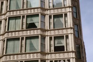 Self-Cleaning Walls: The Reliance Building and Terra Cotta Cladding in Late-Nineteenth-Century Architecture